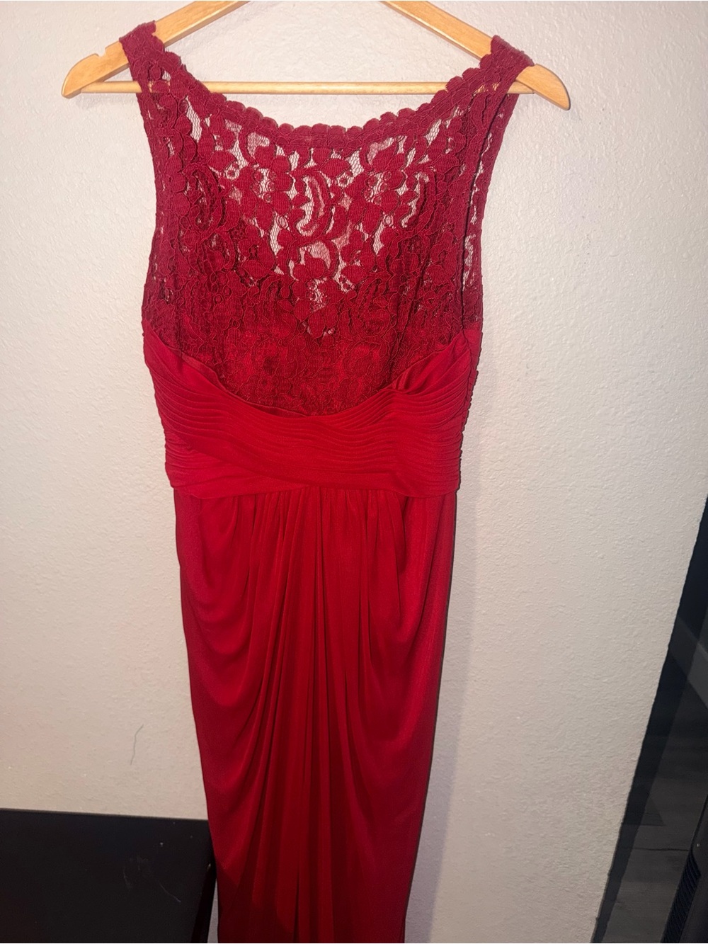 Women’s David’s Bridal Elegant Red Lace Bodice Evening Dress